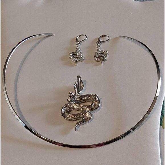 Trendy Silver Bling Rhinestone Snake Pendant/Pin & Earring Set - Picture 2 of 2